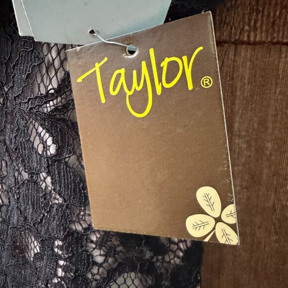 NWT Taylor Black Lace V-Neck Evening/Cocktail Dress in Women's 14 - Picture 9 of 15